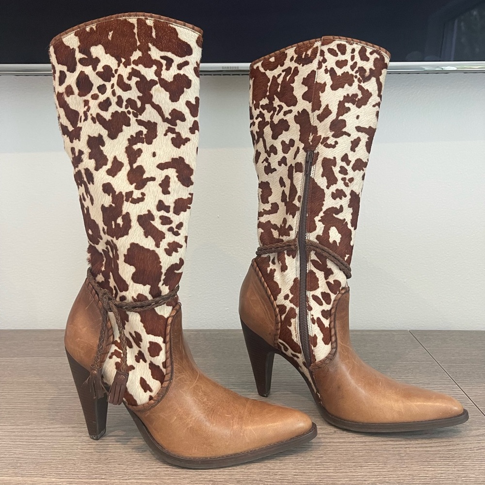 Cowhide leather boots with beautiful trim.